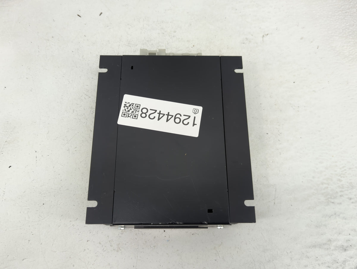 2003-2006 Kia Sorento Radio AM FM Cd Player Receiver Replacement P/N:96390-3E000 Fits 2003 2004 2005 2006 OEM Used Auto Part