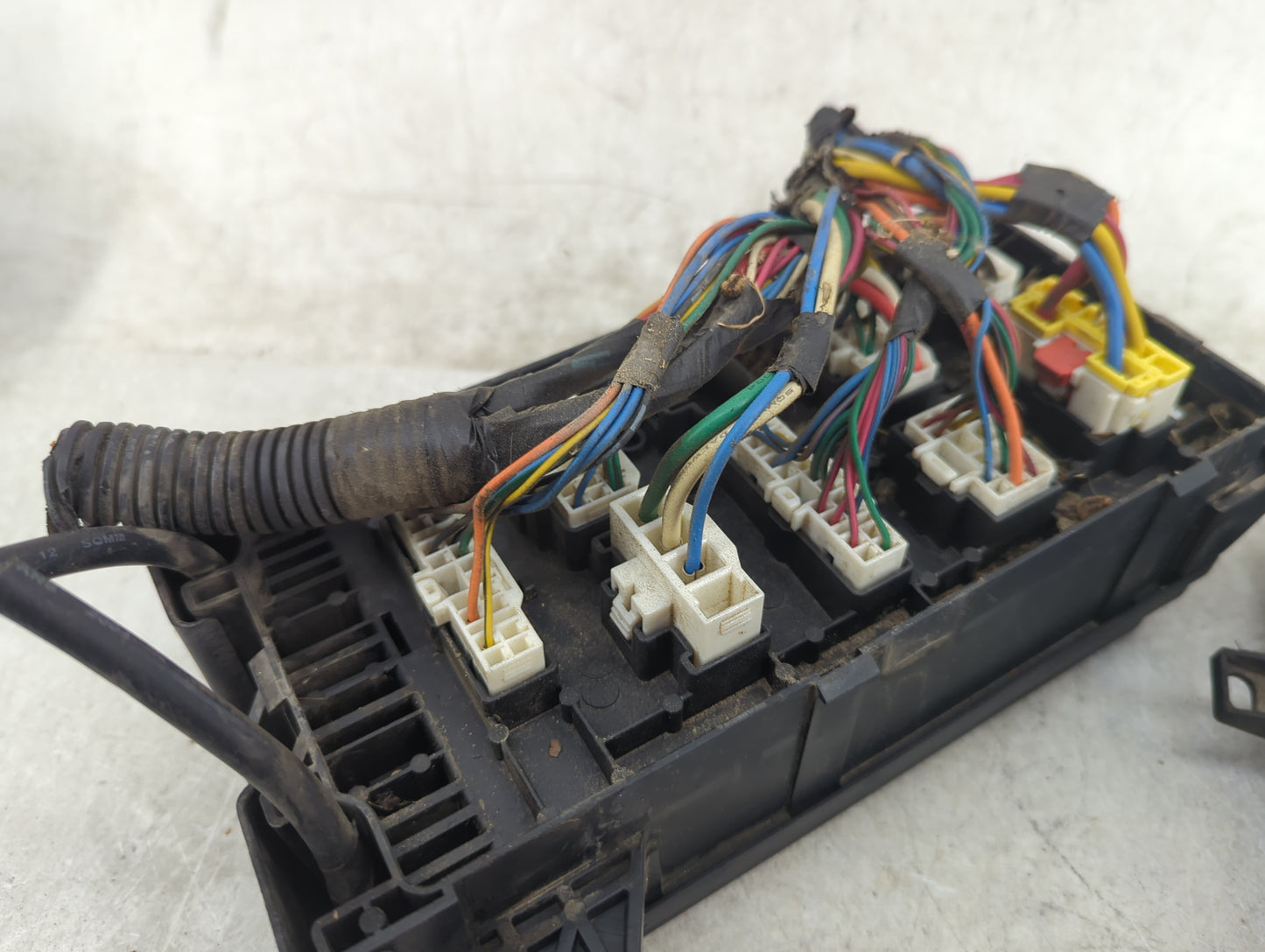 2003-2006 Kia Sorento Fusebox Fuse Box Panel Relay Module P/N:91160-3E000 Fits Fits 2003 2004 2005 2006 OEM Used Auto Parts 