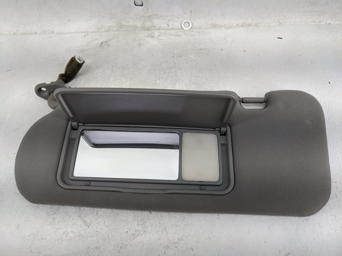2005-2007 Kia Sorento Sun Visor Shade Replacement Driver Left Mirror Fits Fits 2005 2006 2007 OEM Used Auto Parts - Oemuseda