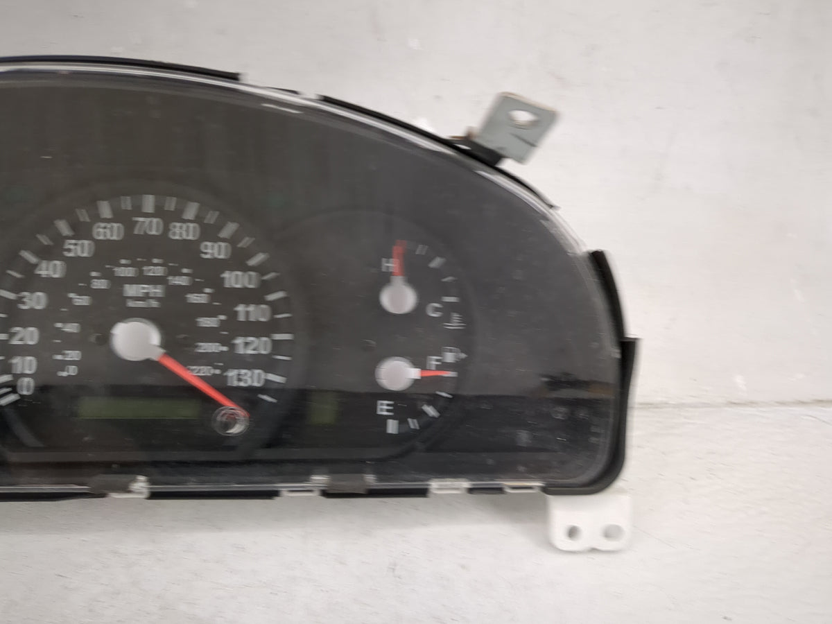 2005-2006 Kia Sorento Instrument Cluster Speedometer Gauges P/N:94001-3E062 Miles:105K Fits Fits 2005 2006 OEM Used Auto Par