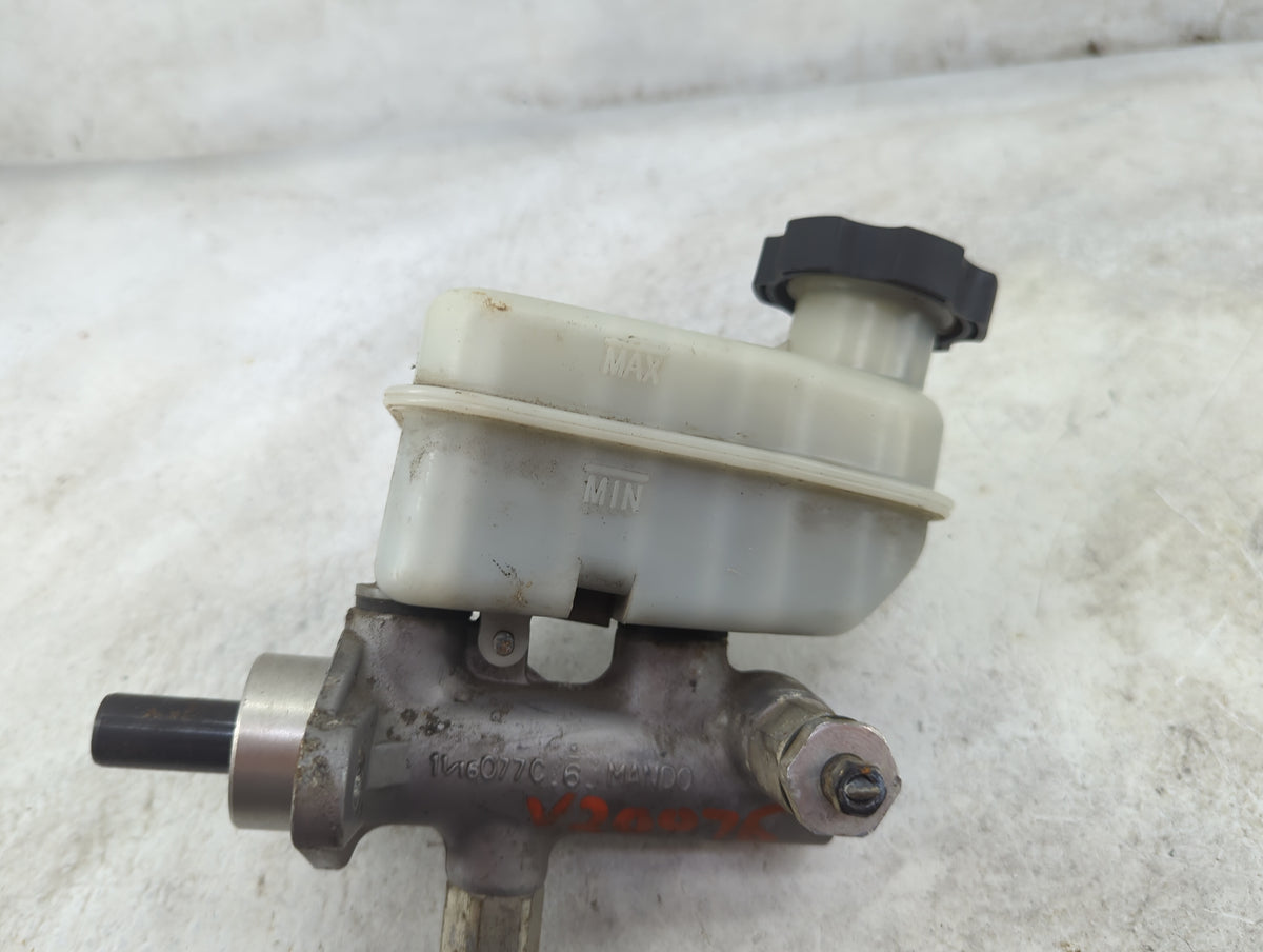 2003-2006 Kia Sorento Brake Master Cylinder - Oemusedautoparts1.com