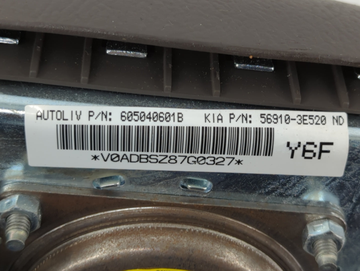 2005-2006 Kia Sorento Air Bag Driver Left Steering Wheel Mounted P/N:56910-3E520 Fits Fits 2005 2006 OEM Used Auto Parts - O