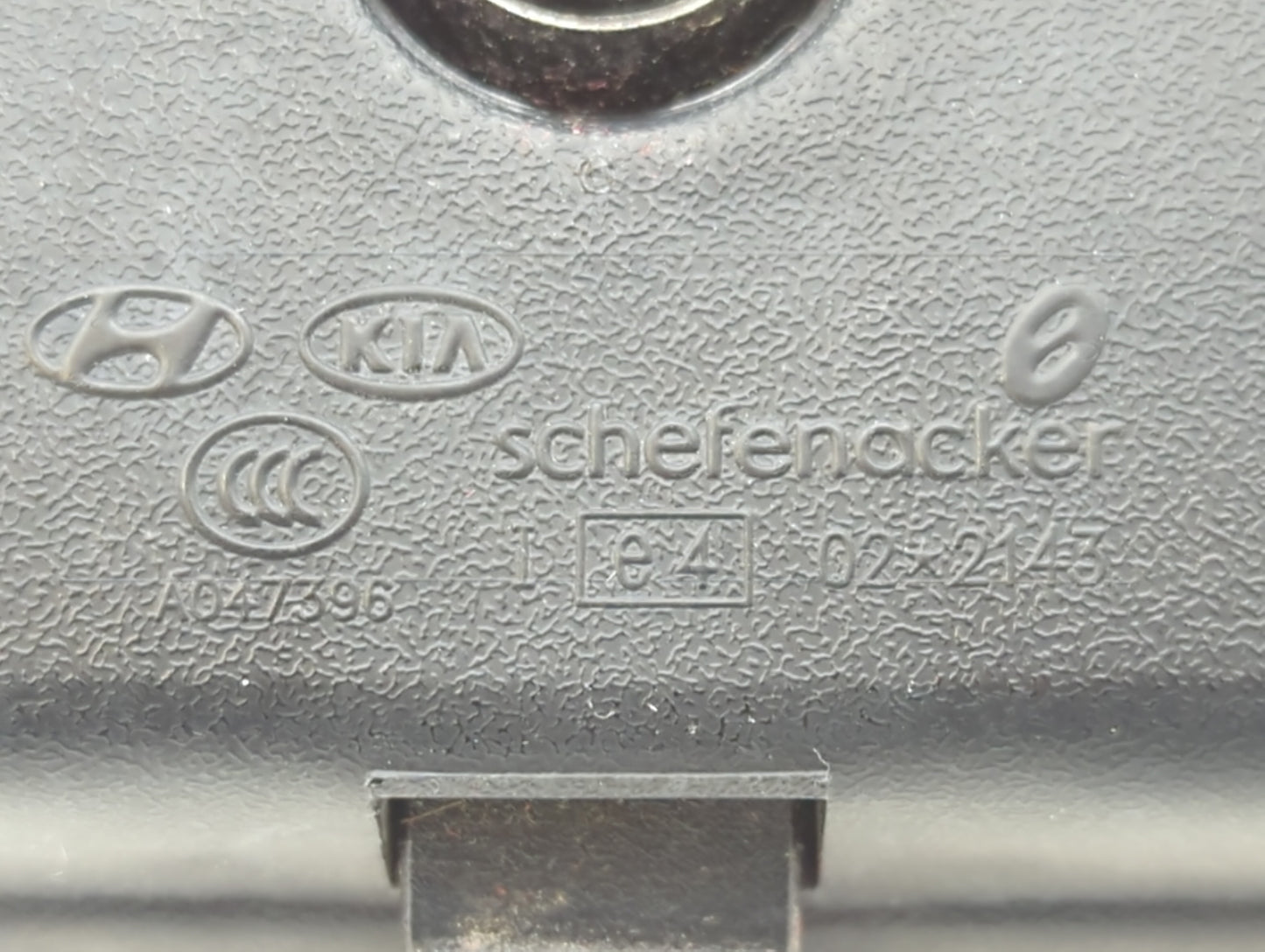 2003-2009 Kia Sorento Interior Rear View Mirror Replacement OEM P/N:E4012143 Fits OEM Used Auto Parts - Oemusedautoparts1.co