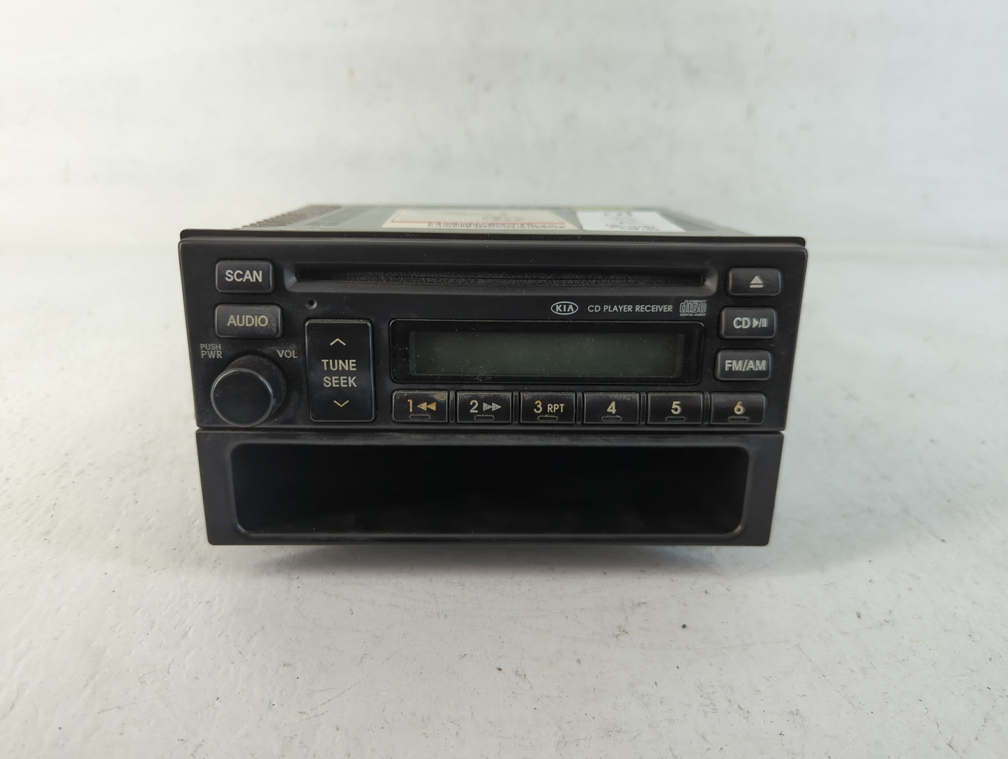 2003-2006 Kia Sorento Am Fm Cd Player Radio Receiver - Oemusedautoparts1.com