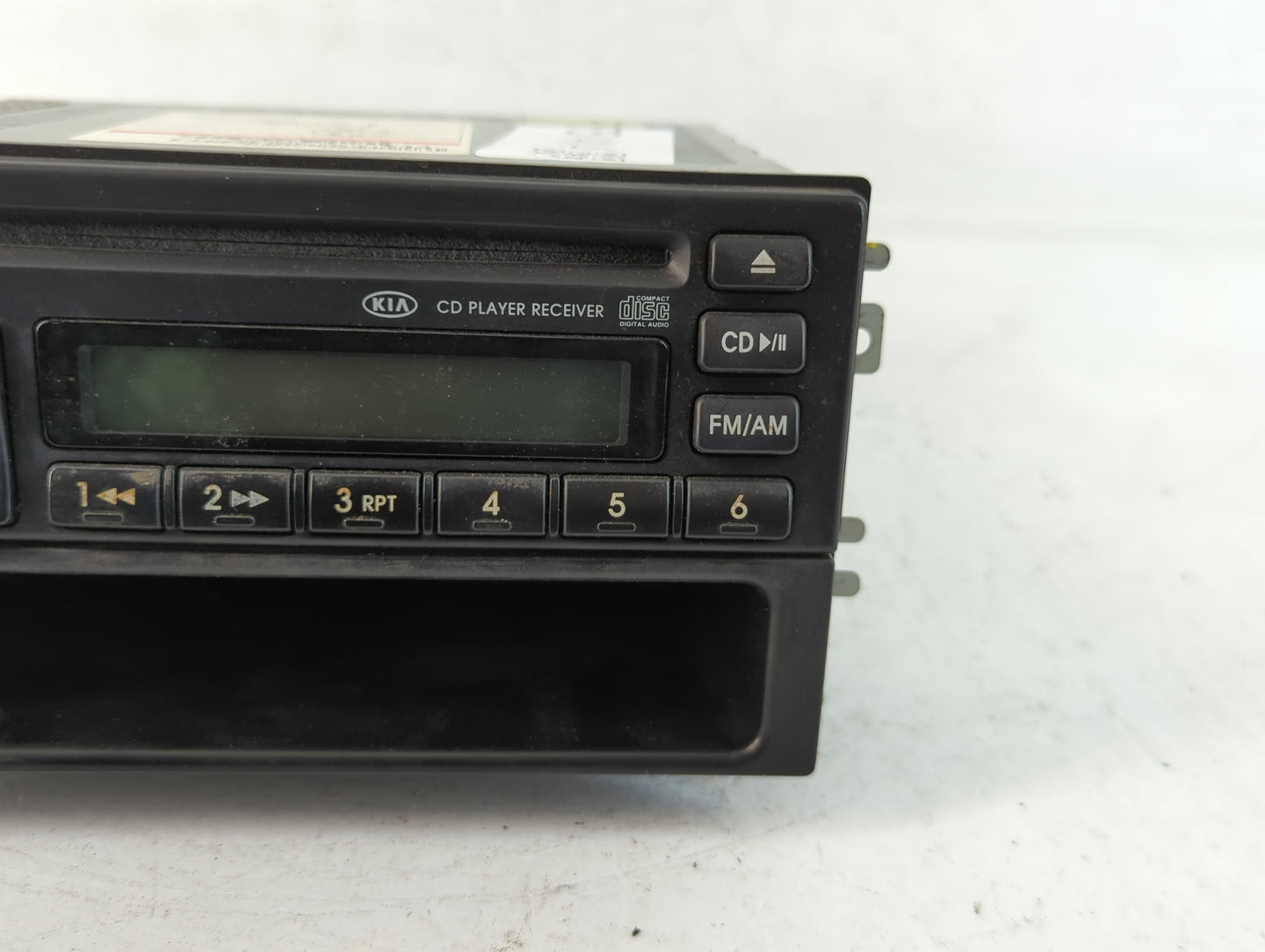 2003-2006 Kia Sorento Am Fm Cd Player Radio Receiver - Oemusedautoparts1.com