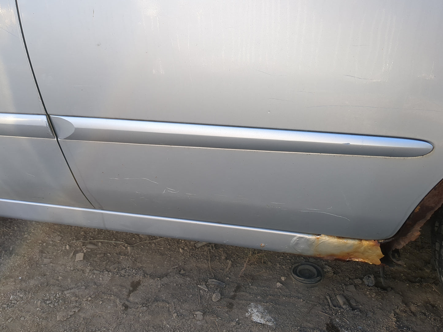 2004-2009 Kia Spectra Driver Rear Door Oem 1184269 - Oemusedautoparts1.com