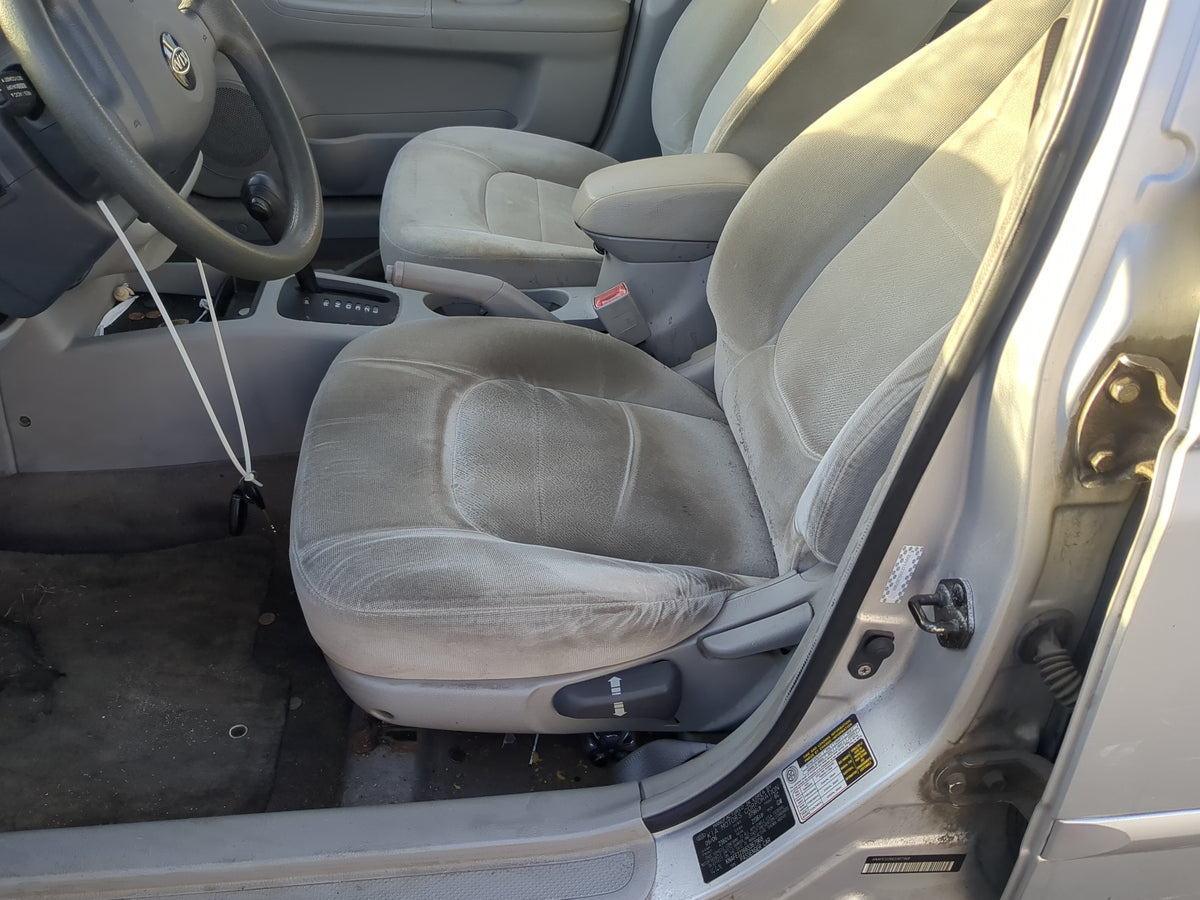 2004-2009 Kia Spectra Driver Front Seat Oem 1184348 - Oemusedautoparts1.com