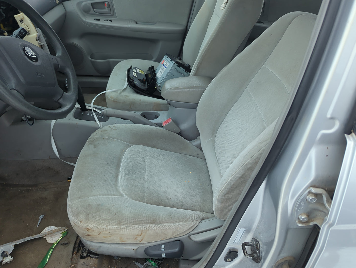 2004-2009 Kia Spectra Driver Front Seat Oem 1355688 - Oemusedautoparts1.com