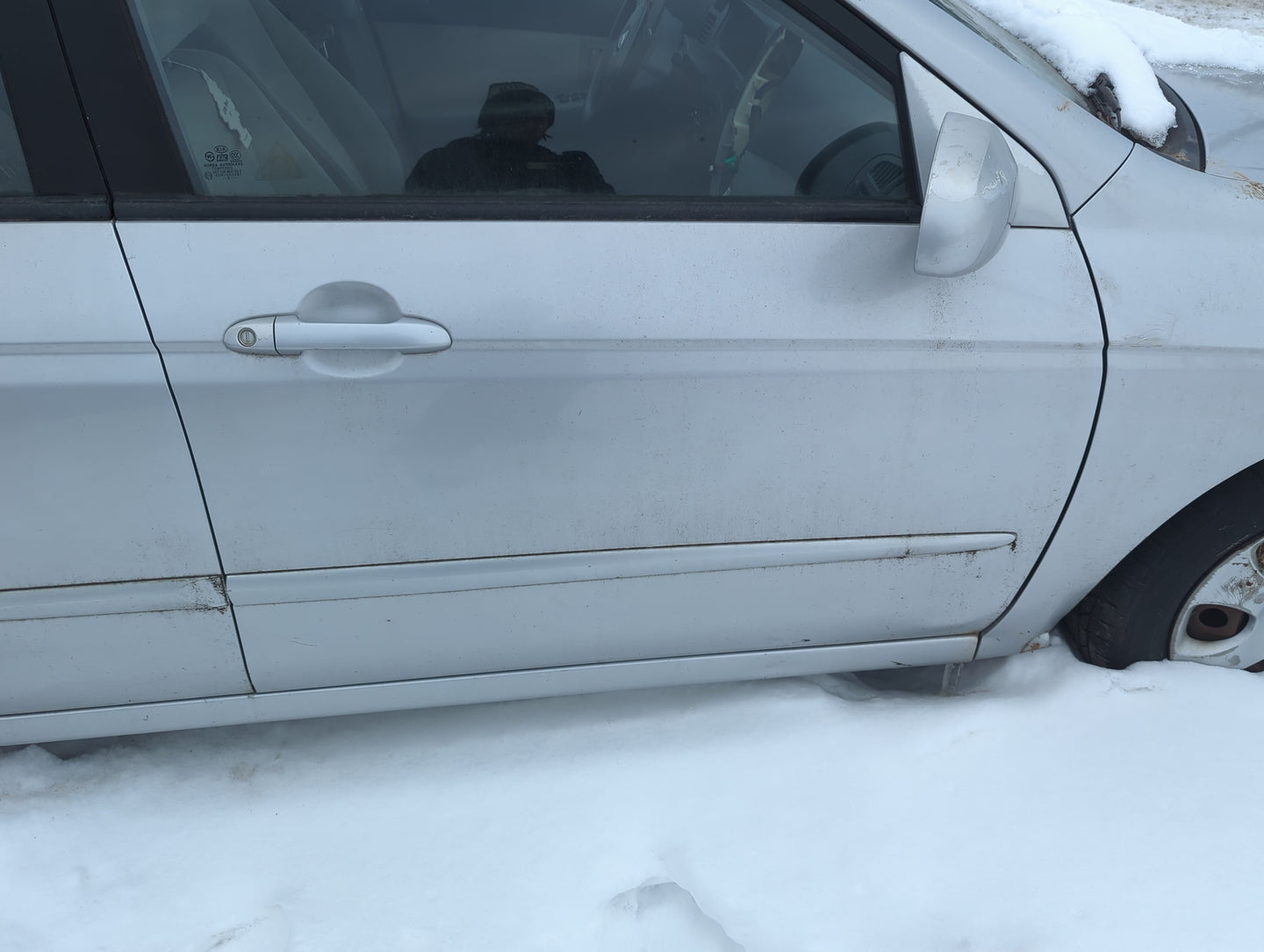 2004-2009 Kia Spectra Passenger Front Door Oem 1355737 - Oemusedautoparts1.com
