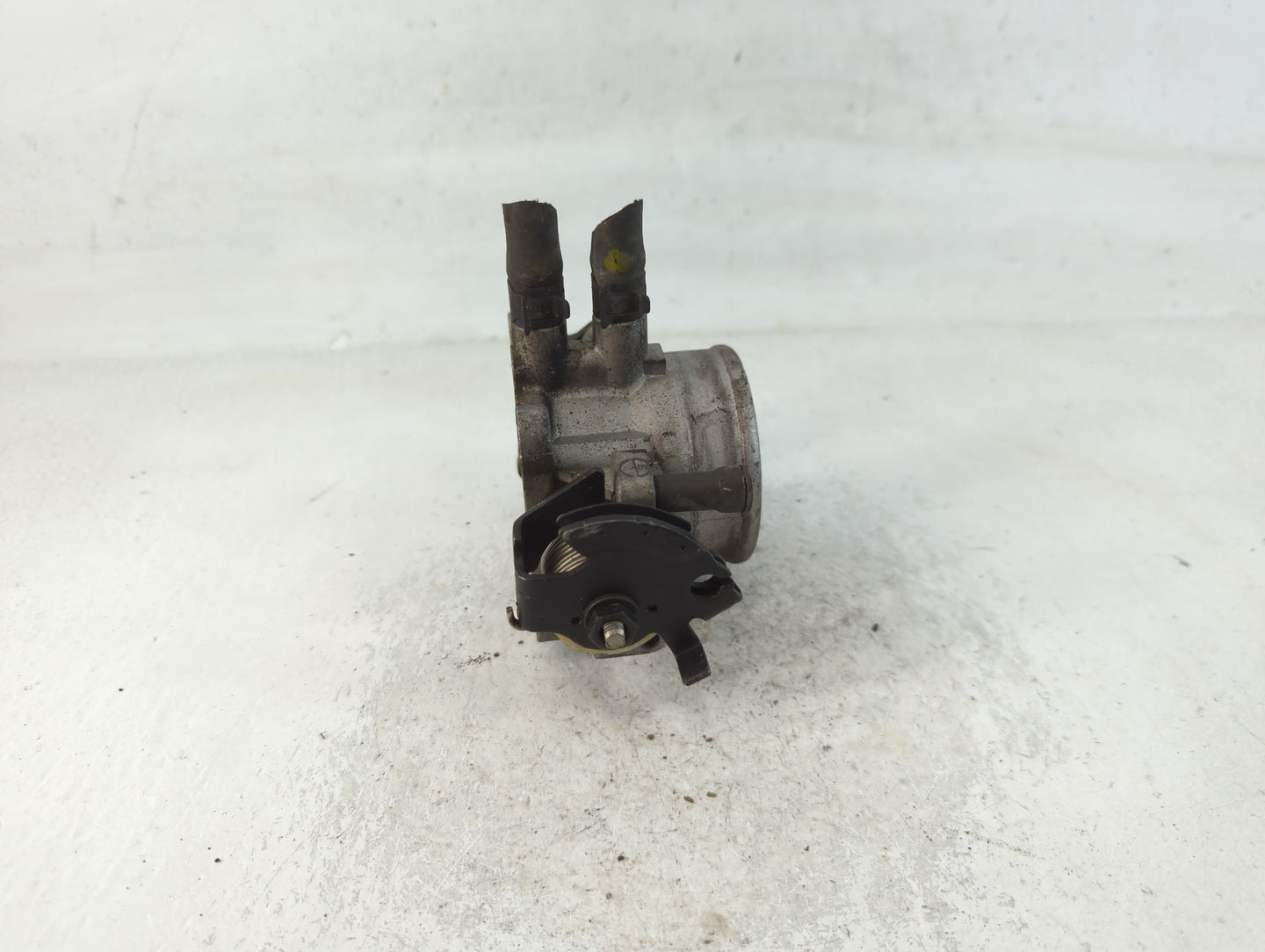 2004-2009 Kia Spectra Throttle Body P/N:35100-33701 Fits Fits 2003 2004 2005 2006 2007 2008 2009 2010 OEM Used Auto Parts - 