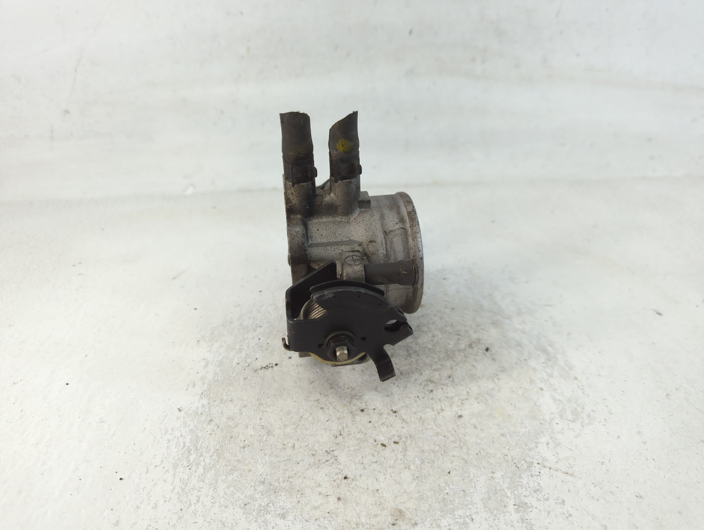 2004-2009 Kia Spectra Throttle Body P/N:35100-33701 Fits Fits 2003 2004 2005 2006 2007 2008 2009 2010 OEM Used Auto Parts - 