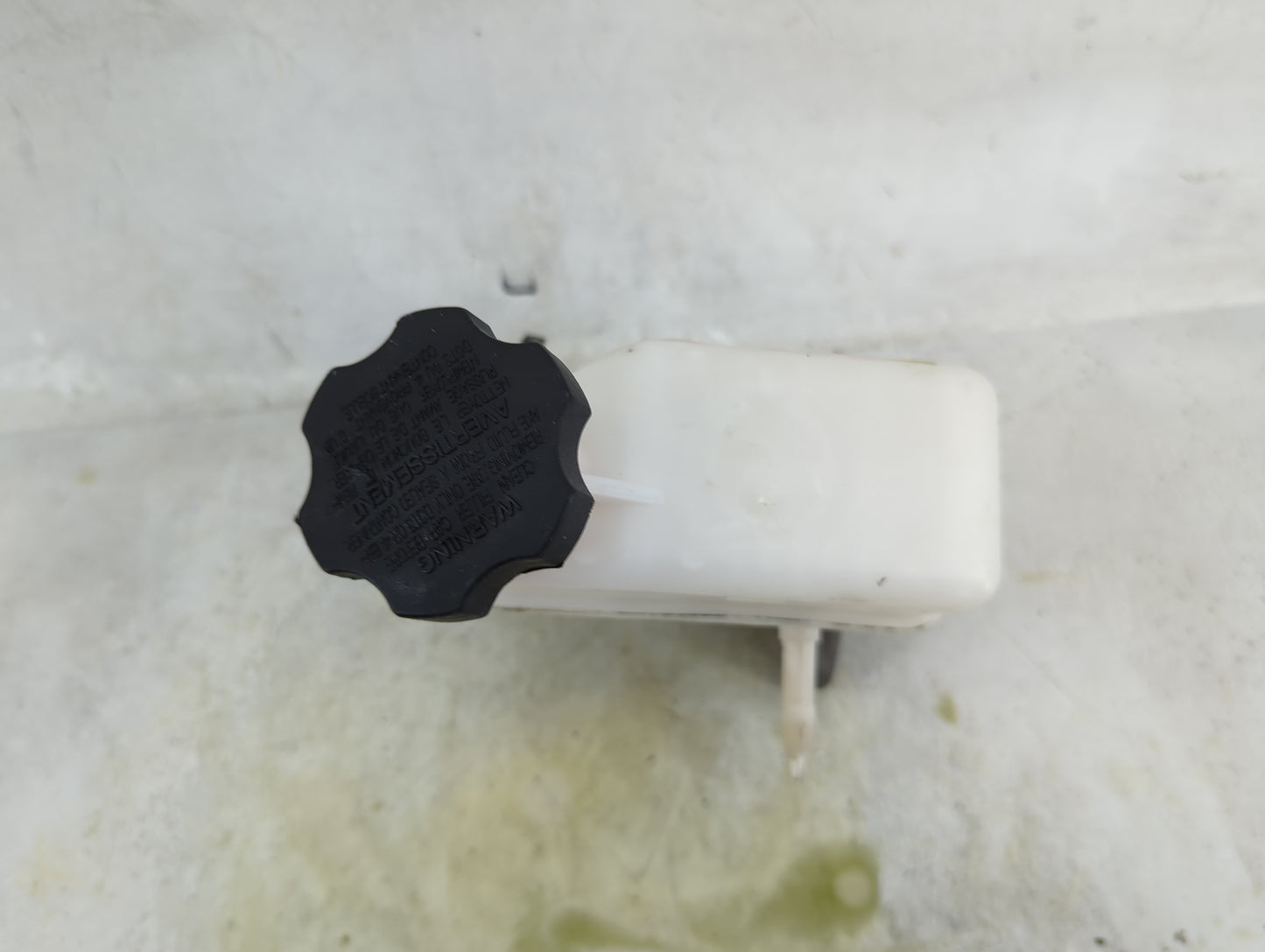 2005-2007 Kia Sportage Brake Master Cylinder 1490645 - Oemusedautoparts1.com