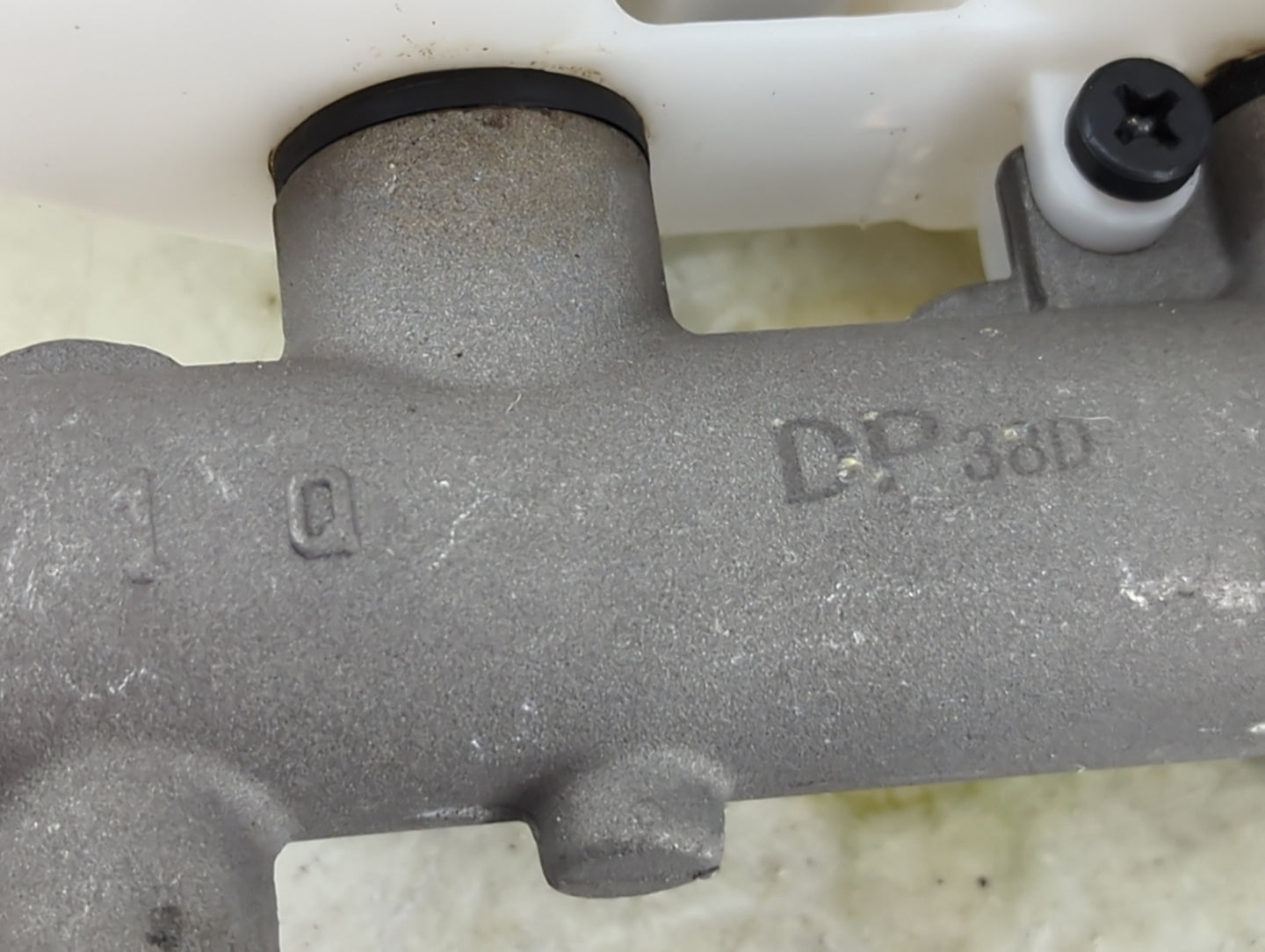 2005-2007 Kia Sportage Brake Master Cylinder 1490645 - Oemusedautoparts1.com