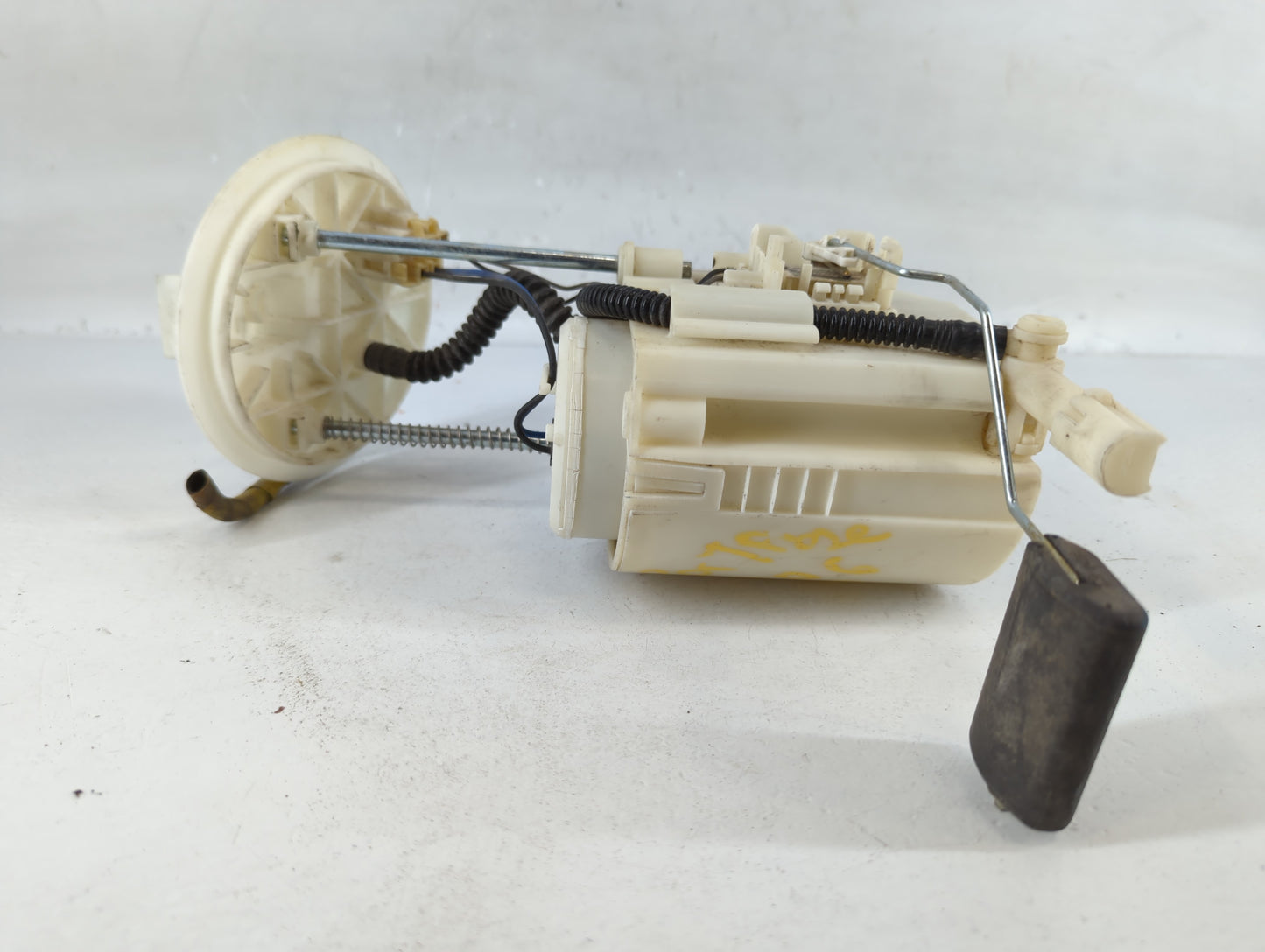 2005-2010 Kia Sportage Electrical Gas Fuel Pump Assembly - Oemusedautoparts1.com