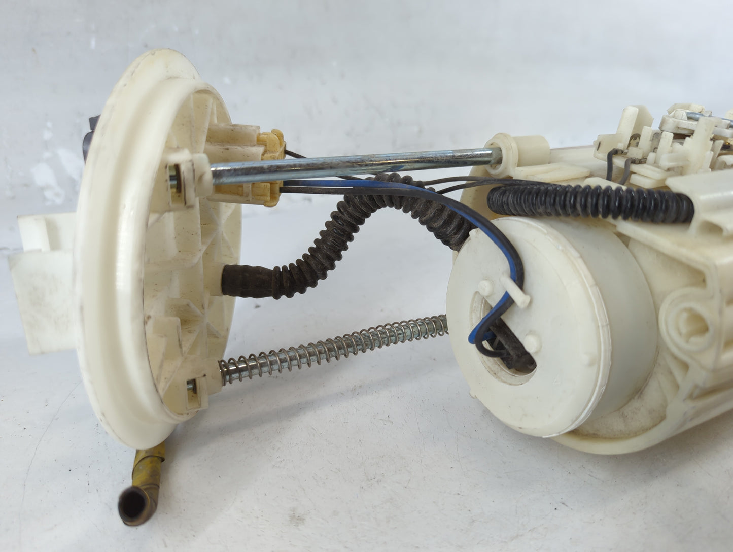 2005-2010 Kia Sportage Electrical Gas Fuel Pump Assembly - Oemusedautoparts1.com