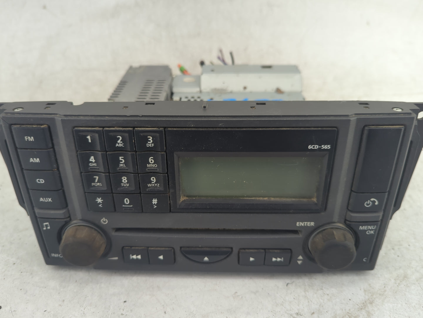 2006 Land Rover Lr3 Radio AM FM Cd Player Receiver Replacement P/N:6CD-565 Fits Fits 2007 2008 OEM Used Auto Parts - Oemused