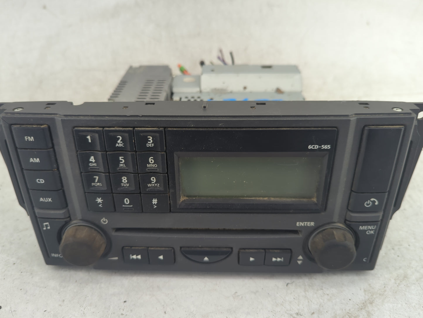 2006 Land Rover Lr3 Radio AM FM Cd Player Receiver Replacement P/N:6CD-565 Fits Fits 2007 2008 OEM Used Auto Parts - Oemused