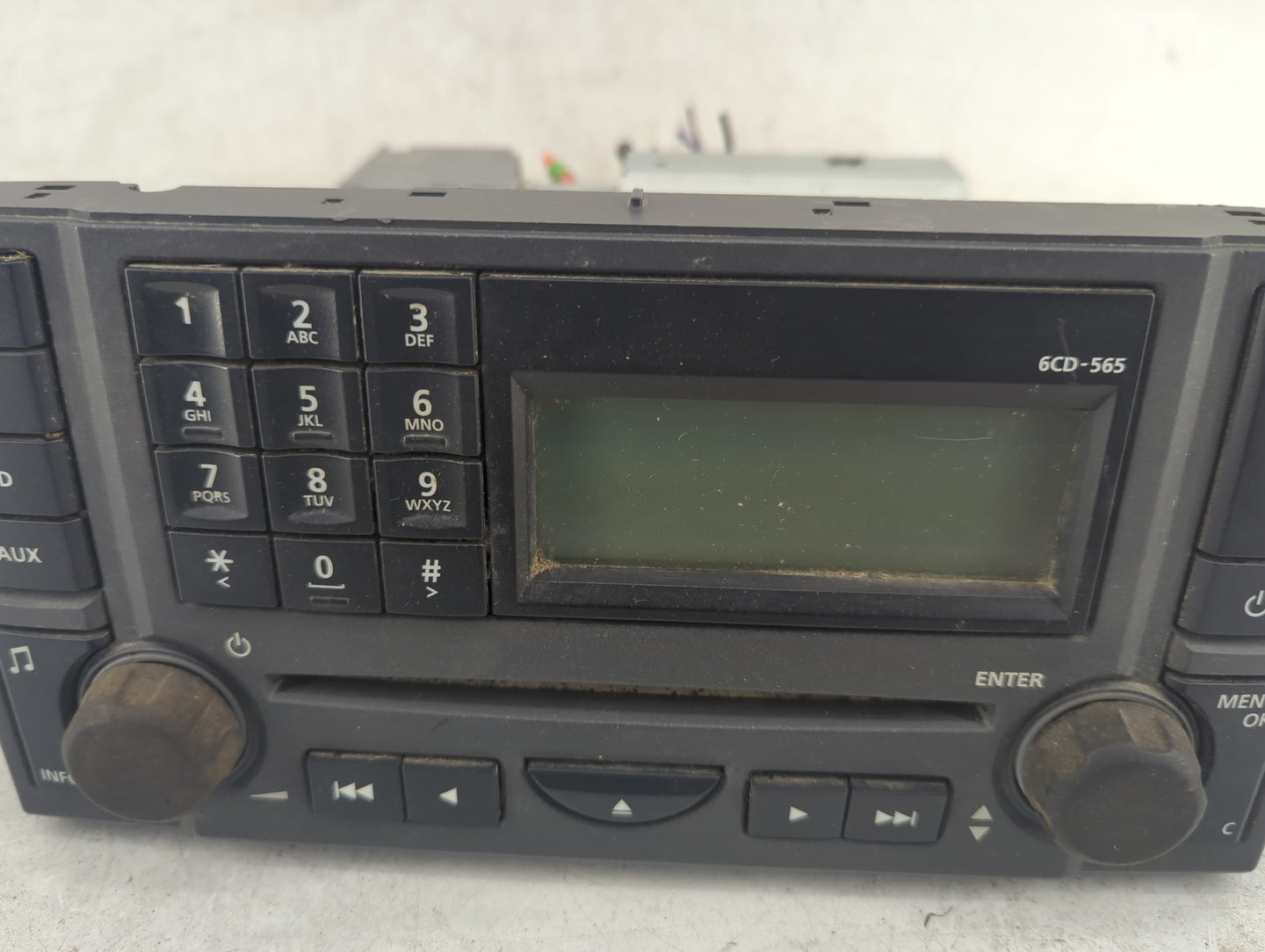 2006 Land Rover Lr3 Radio AM FM Cd Player Receiver Replacement P/N:6CD-565 Fits Fits 2007 2008 OEM Used Auto Parts - Oemused