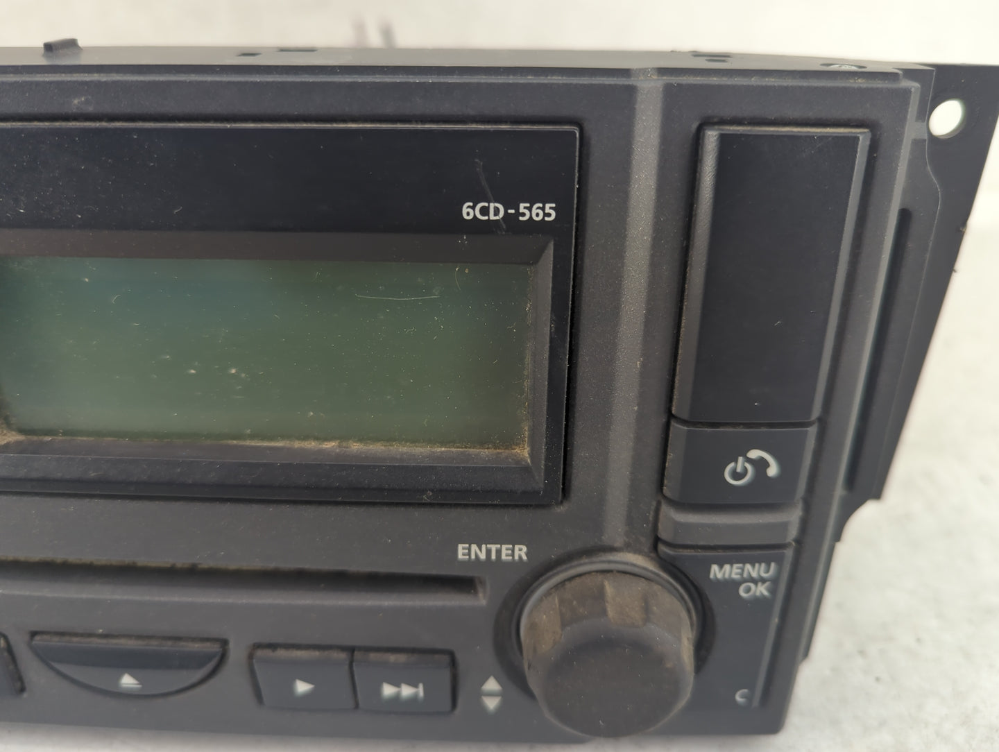 2006 Land Rover Lr3 Radio AM FM Cd Player Receiver Replacement P/N:6CD-565 Fits Fits 2007 2008 OEM Used Auto Parts - Oemused
