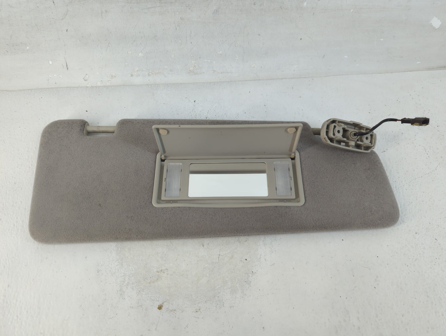 2005-2009 Land Rover Lr3 Sun Visor Shade Replacement Passenger Right Mirror Fits Fits 2005 2006 2007 2008 2009 OEM Used Auto
