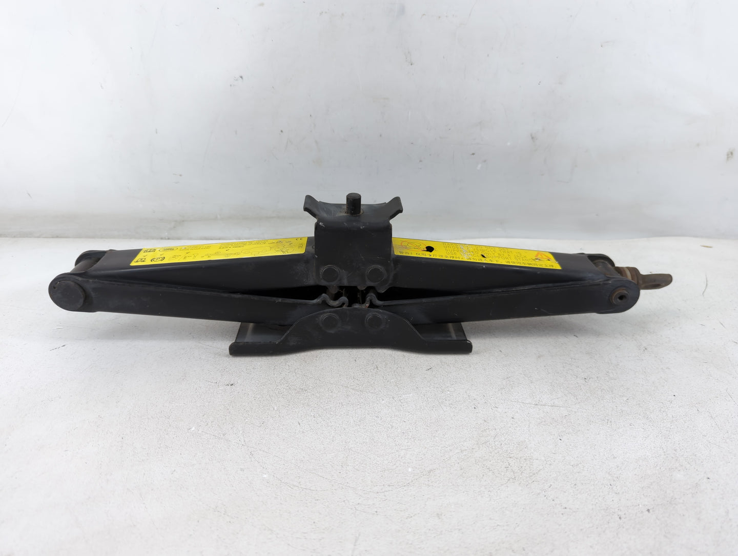 2006 Land Rover Lr3 Spare Scissor Car Jack - Oemusedautoparts1.com