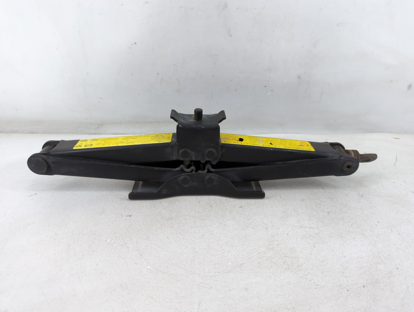 2006 Land Rover Lr3 Spare Scissor Car Jack - Oemusedautoparts1.com