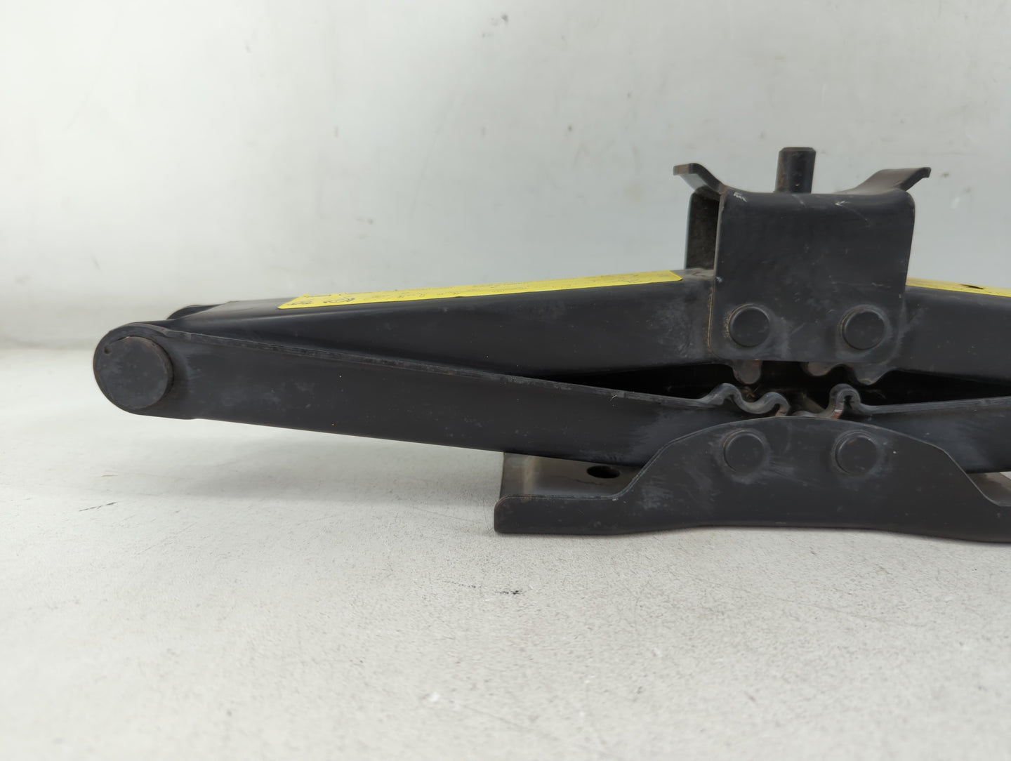 2006 Land Rover Lr3 Spare Scissor Car Jack - Oemusedautoparts1.com