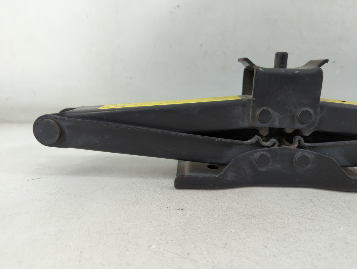 2006 Land Rover Lr3 Spare Scissor Car Jack - Oemusedautoparts1.com