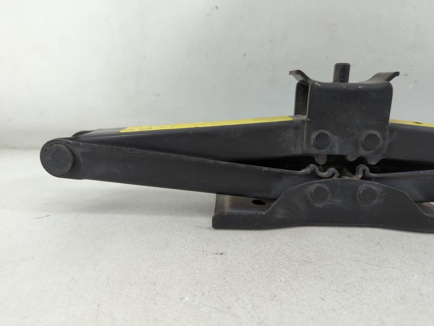 2006 Land Rover Lr3 Spare Scissor Car Jack - Oemusedautoparts1.com