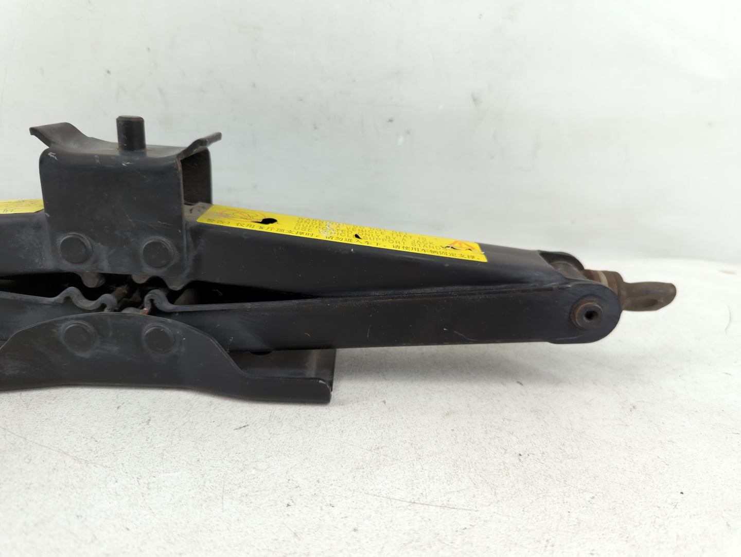 2006 Land Rover Lr3 Spare Scissor Car Jack - Oemusedautoparts1.com