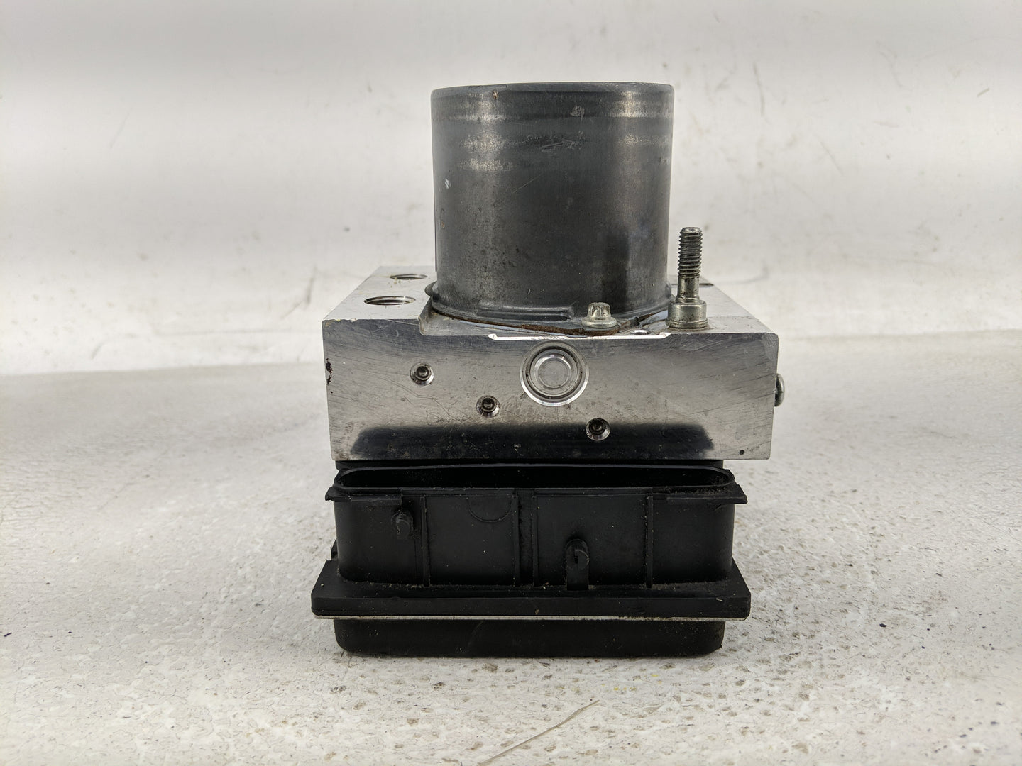 2006 Land Rover Range Rover ABS Pump Control Module Replacement P/N:0 265 234 074 Fits Fits 2005 OEM Used Auto Parts - Oemus