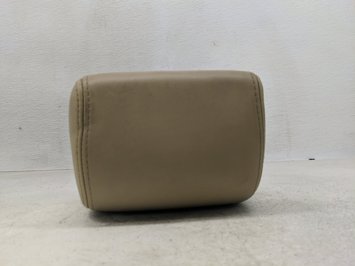 2003-2006 Land Rover Range Rover Headrest Head Rest Rear Center Seat Fits Fits 2003 2004 2005 2006 OEM Used Auto Parts - Oem