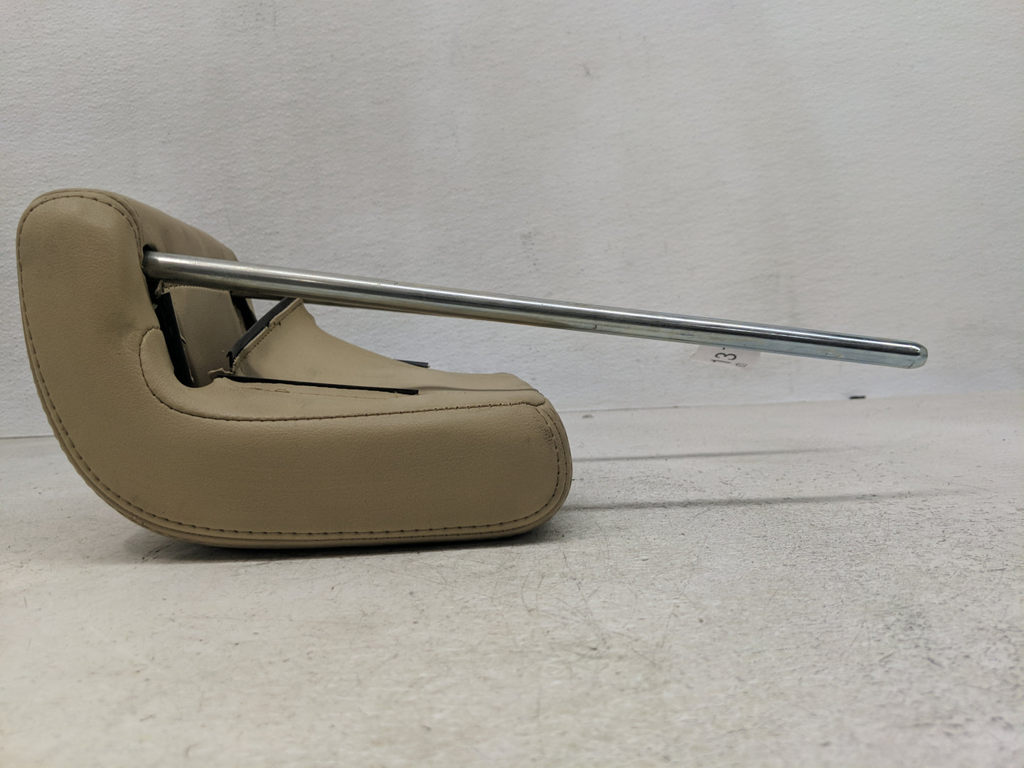 2003-2006 Land Rover Range Rover Headrest Head Rest Rear Center Seat Fits Fits 2003 2004 2005 2006 OEM Used Auto Parts - Oem
