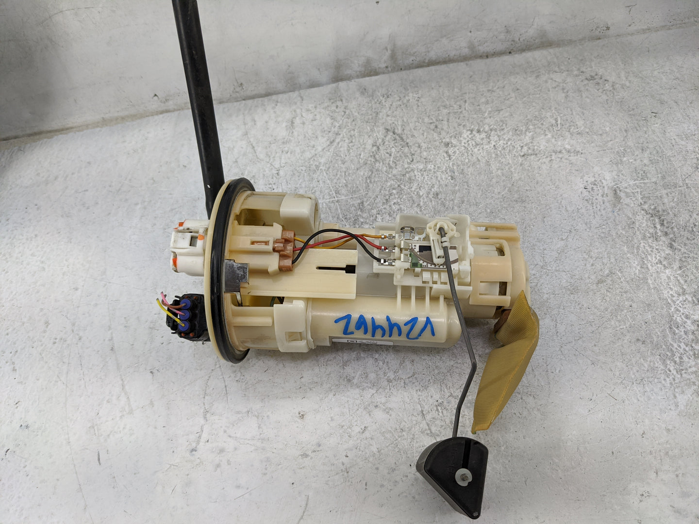 2004-2006 Lexus Es330 Electrical Gas Fuel Pump Assembly - Oemusedautoparts1.com