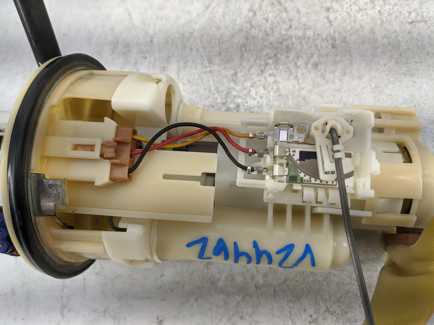 2004-2006 Lexus Es330 Electrical Gas Fuel Pump Assembly - Oemusedautoparts1.com