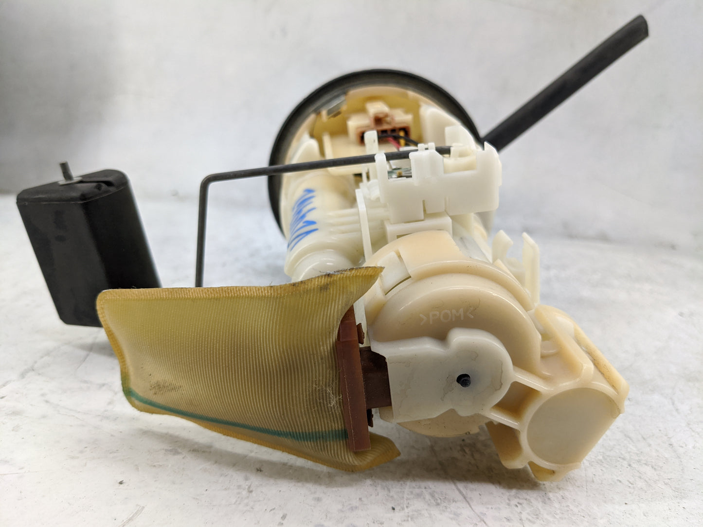 2004-2006 Lexus Es330 Electrical Gas Fuel Pump Assembly - Oemusedautoparts1.com