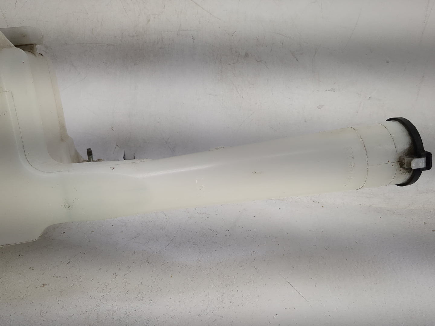 2004-2006 Lexus Es330 Radiator Coolant Overflow Expansion Tank Bottle 1481592 - Oemusedautoparts1.com