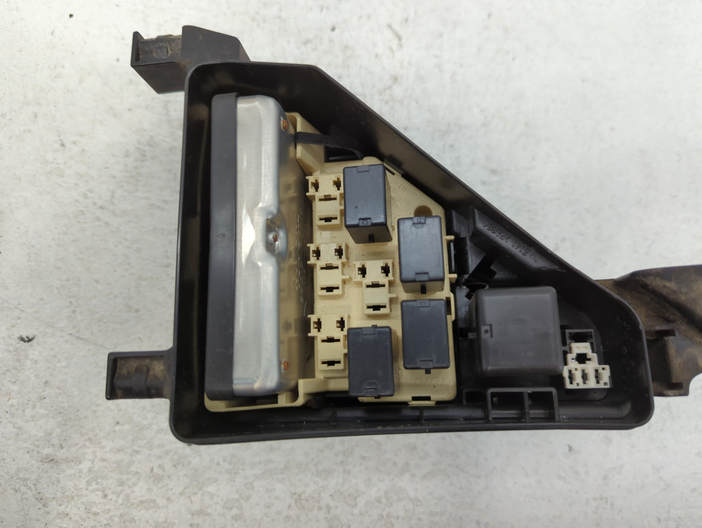 2001-2006 Lexus Ls430 Fusebox Fuse Box Panel Relay Module P/N:82662-50080 Fits Fits 2001 2002 2003 2004 2005 2006 OEM Used A