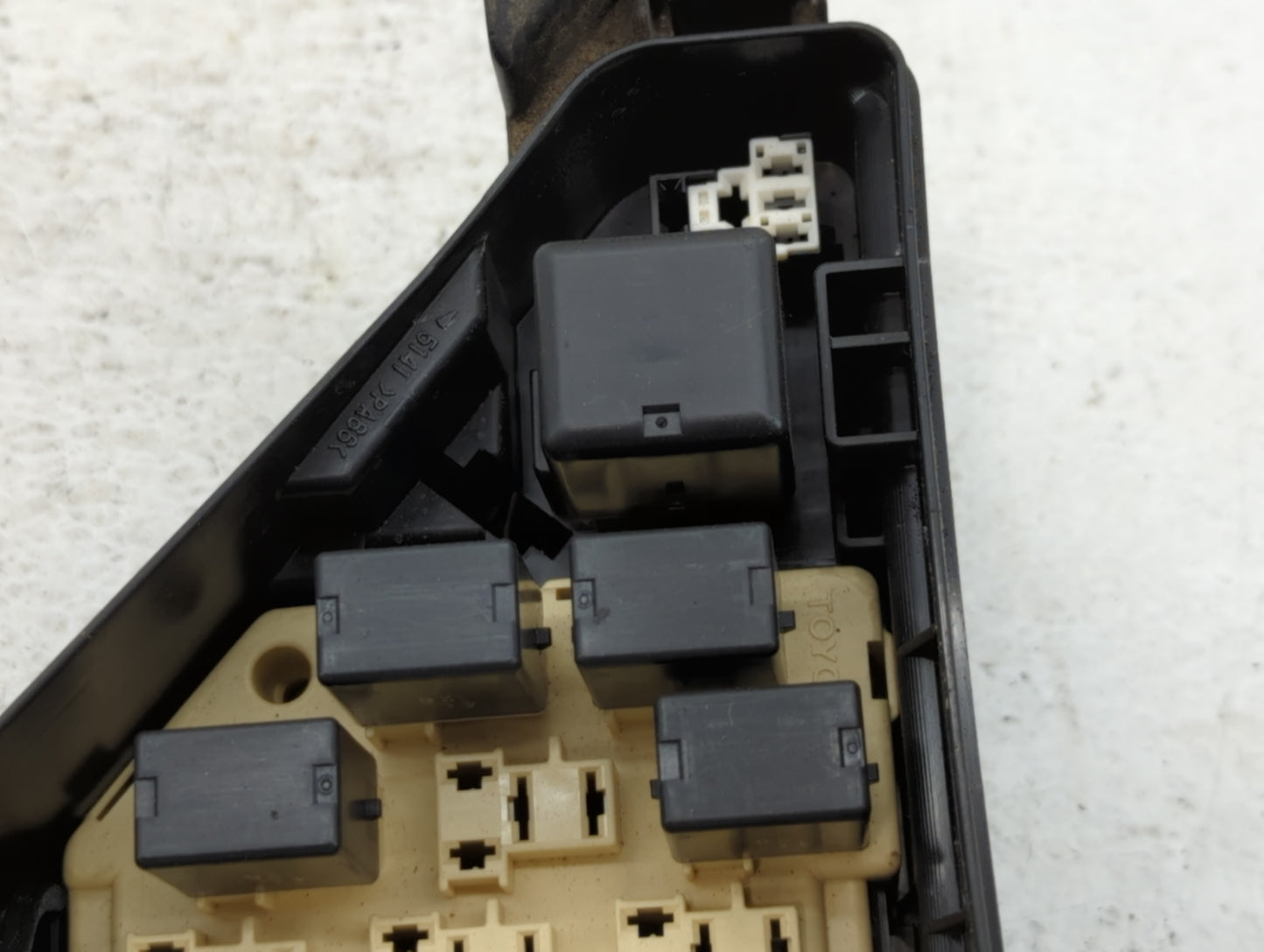 2001-2006 Lexus Ls430 Fusebox Fuse Box Panel Relay Module P/N:82662-50080 Fits Fits 2001 2002 2003 2004 2005 2006 OEM Used A