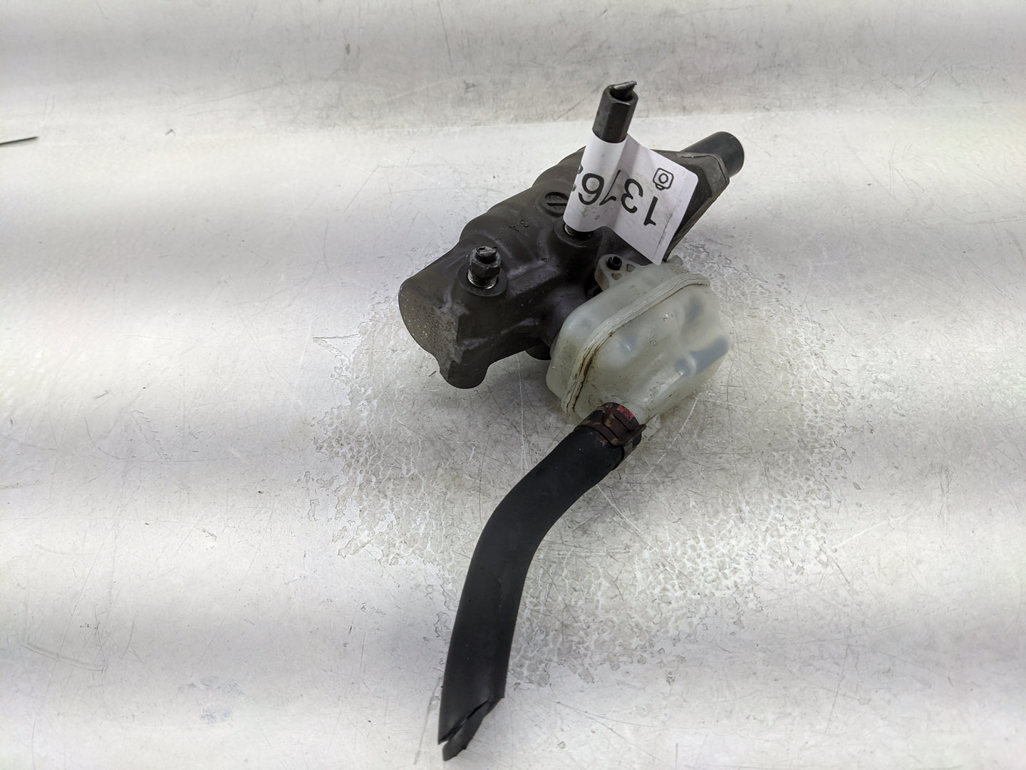 2004-2006 Lexus Rx330 Brake Master Cylinder - Oemusedautoparts1.com