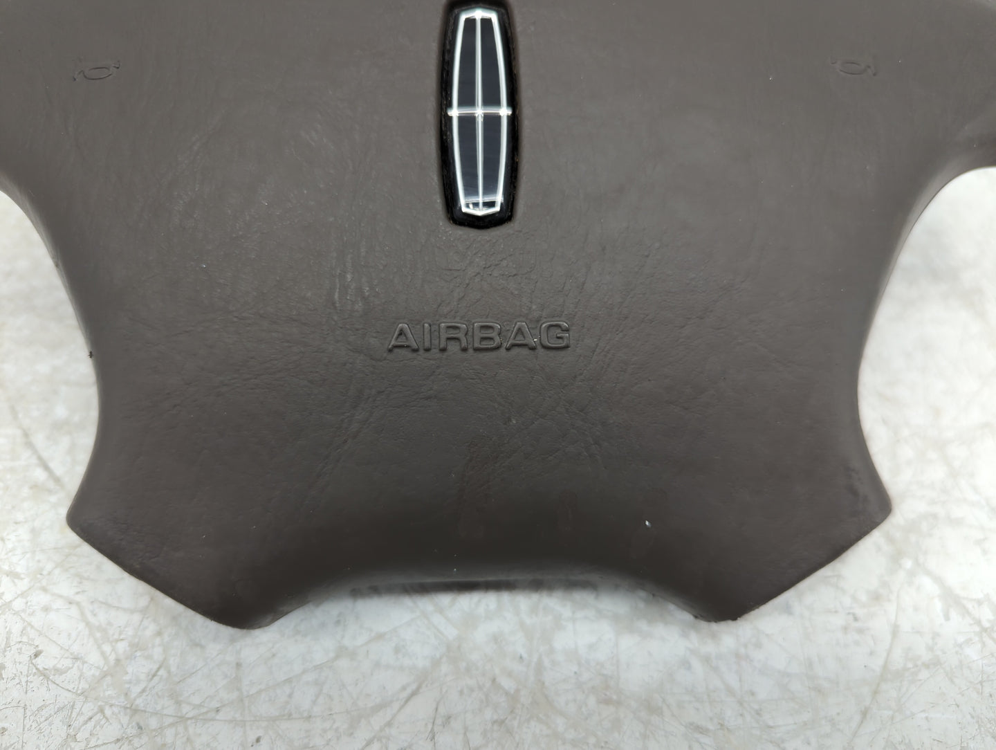 2006 Lincoln Navigator Air Bag Driver Left Steering Wheel Mounted Fits OEM Used Auto Parts - Oemusedautoparts1.com