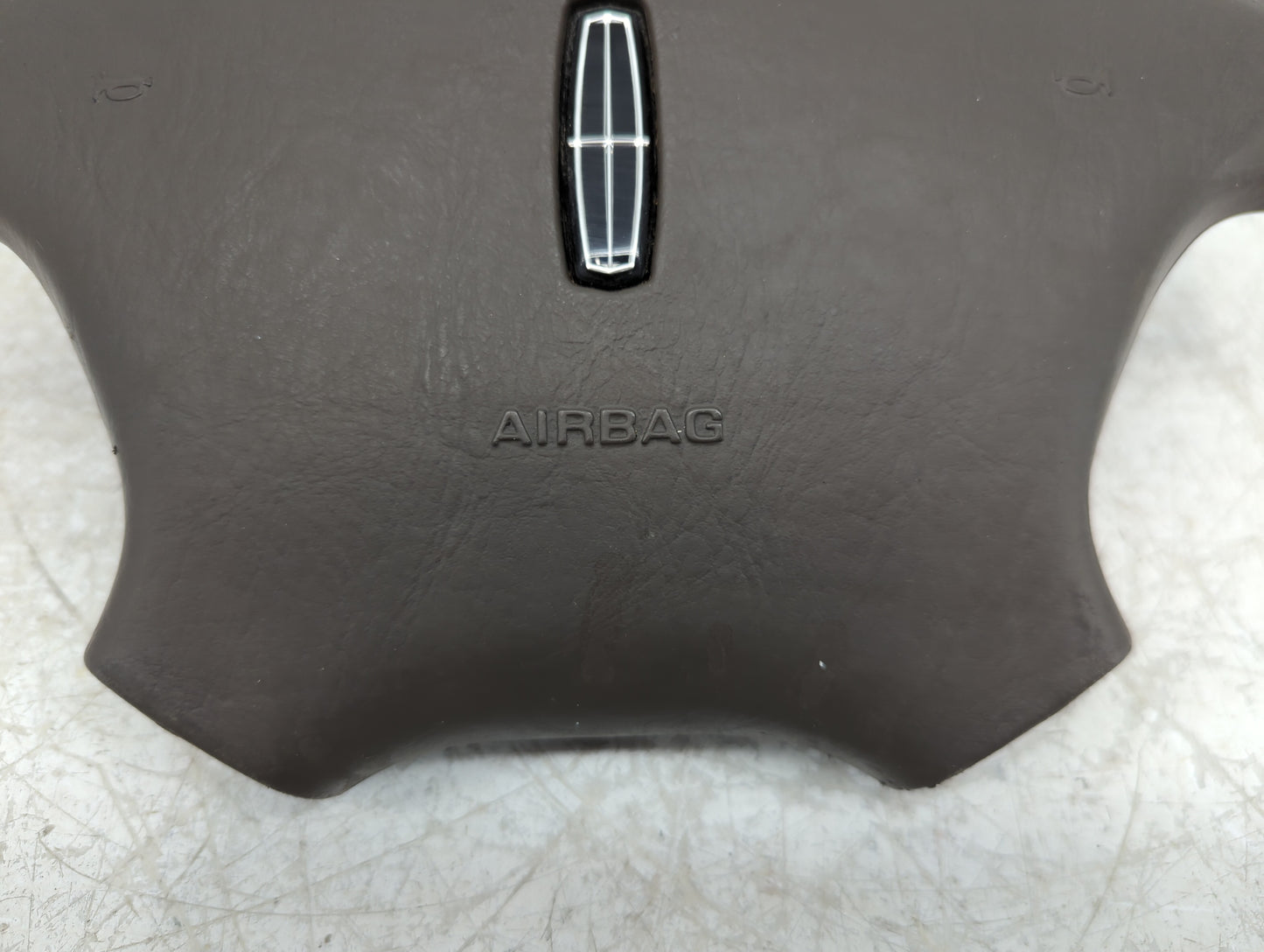 2006 Lincoln Navigator Air Bag Driver Left Steering Wheel Mounted Fits OEM Used Auto Parts - Oemusedautoparts1.com