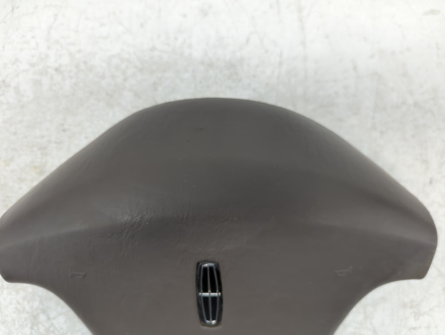 2006 Lincoln Navigator Air Bag Driver Left Steering Wheel Mounted Fits OEM Used Auto Parts - Oemusedautoparts1.com