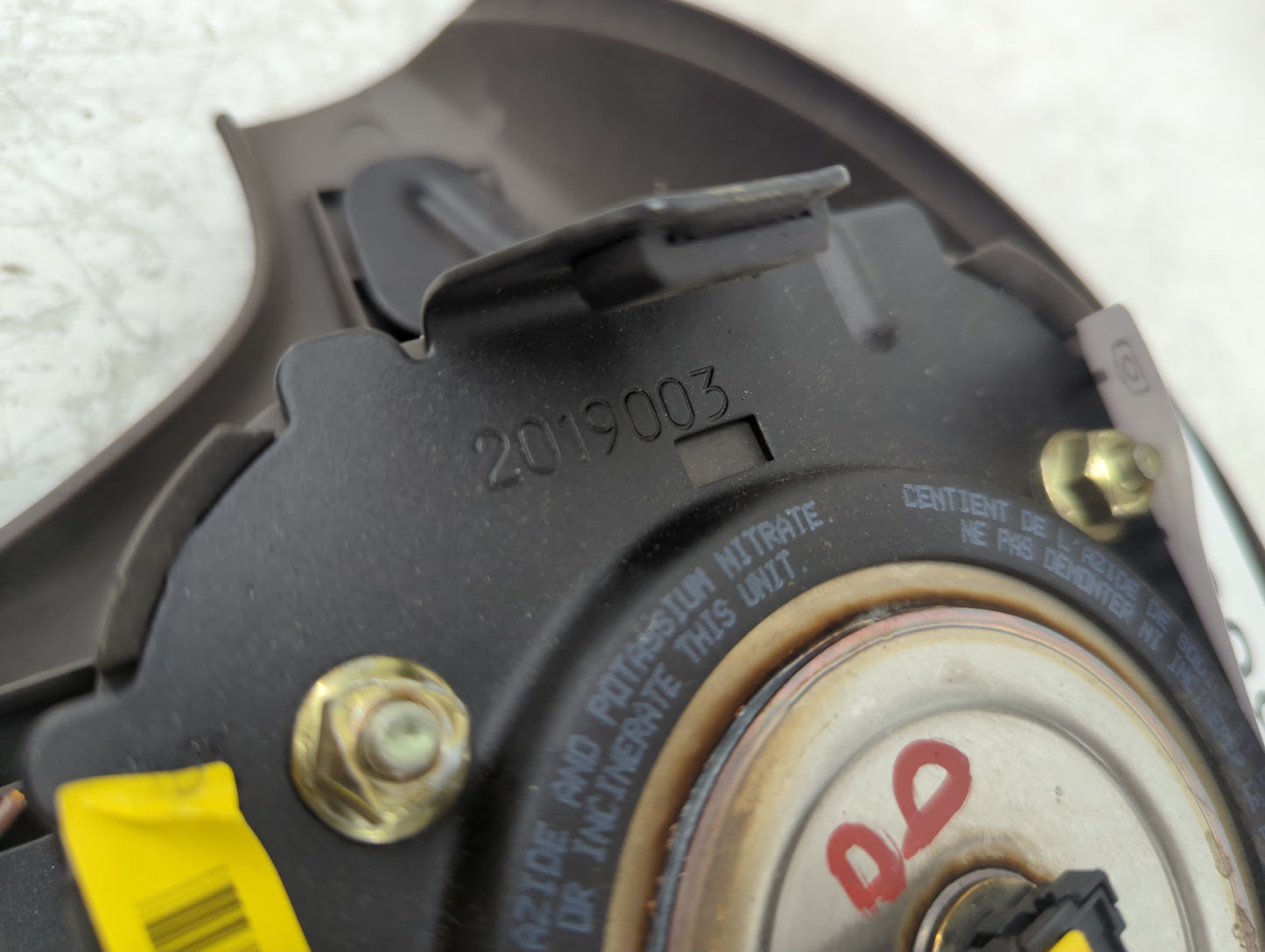 2006 Lincoln Navigator Air Bag Driver Left Steering Wheel Mounted Fits OEM Used Auto Parts - Oemusedautoparts1.com