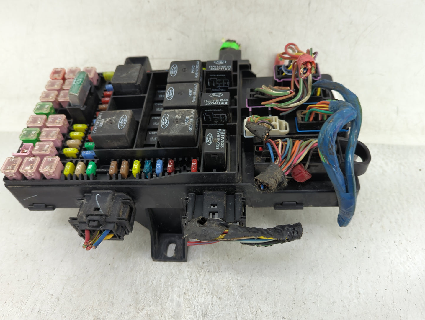 2006 Lincoln Navigator Fusebox Fuse Box Panel Relay Module P/N:6L1T-14A067-BA Fits OEM Used Auto Parts - Oemusedautoparts1.c