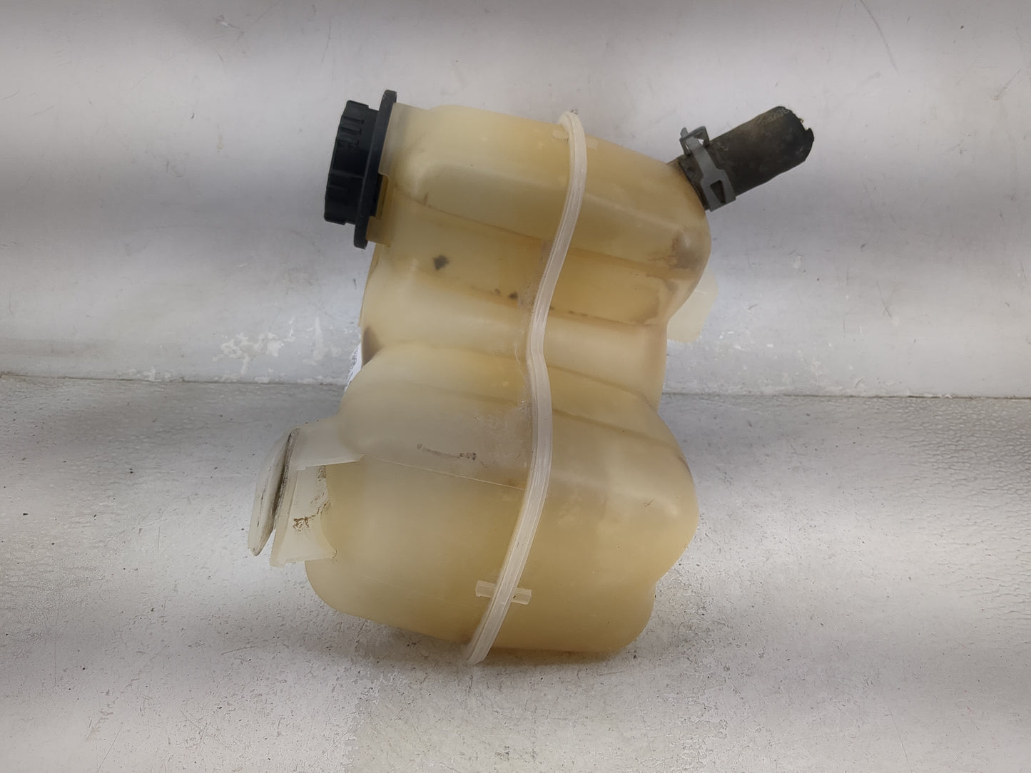 Lincoln Navigator Radiator Coolant Overflow Expansion Tank Bottle 1477131 - Oemusedautoparts1.com
