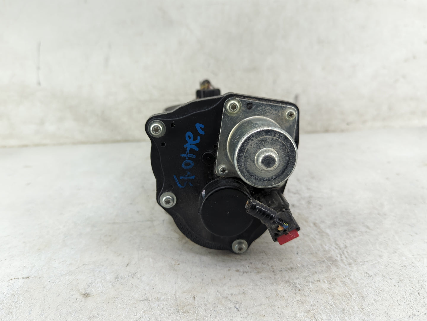 2006 Lincoln Navigator Throttle Body P/N:6L3E-AA 1173862 Fits OEM Used Auto Parts - Oemusedautoparts1.com