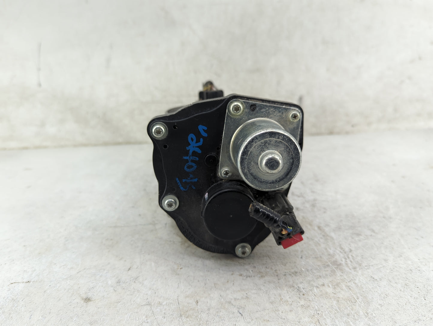 2006 Lincoln Navigator Throttle Body P/N:6L3E-AA 1173862 Fits OEM Used Auto Parts - Oemusedautoparts1.com