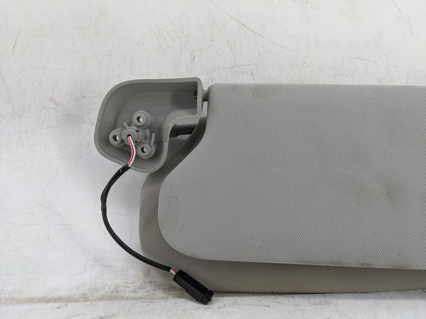 2006 Lincoln Navigator Sun Visor Shade Replacement Driver Left Mirror Fits OEM Used Auto Parts - Oemusedautoparts1.com