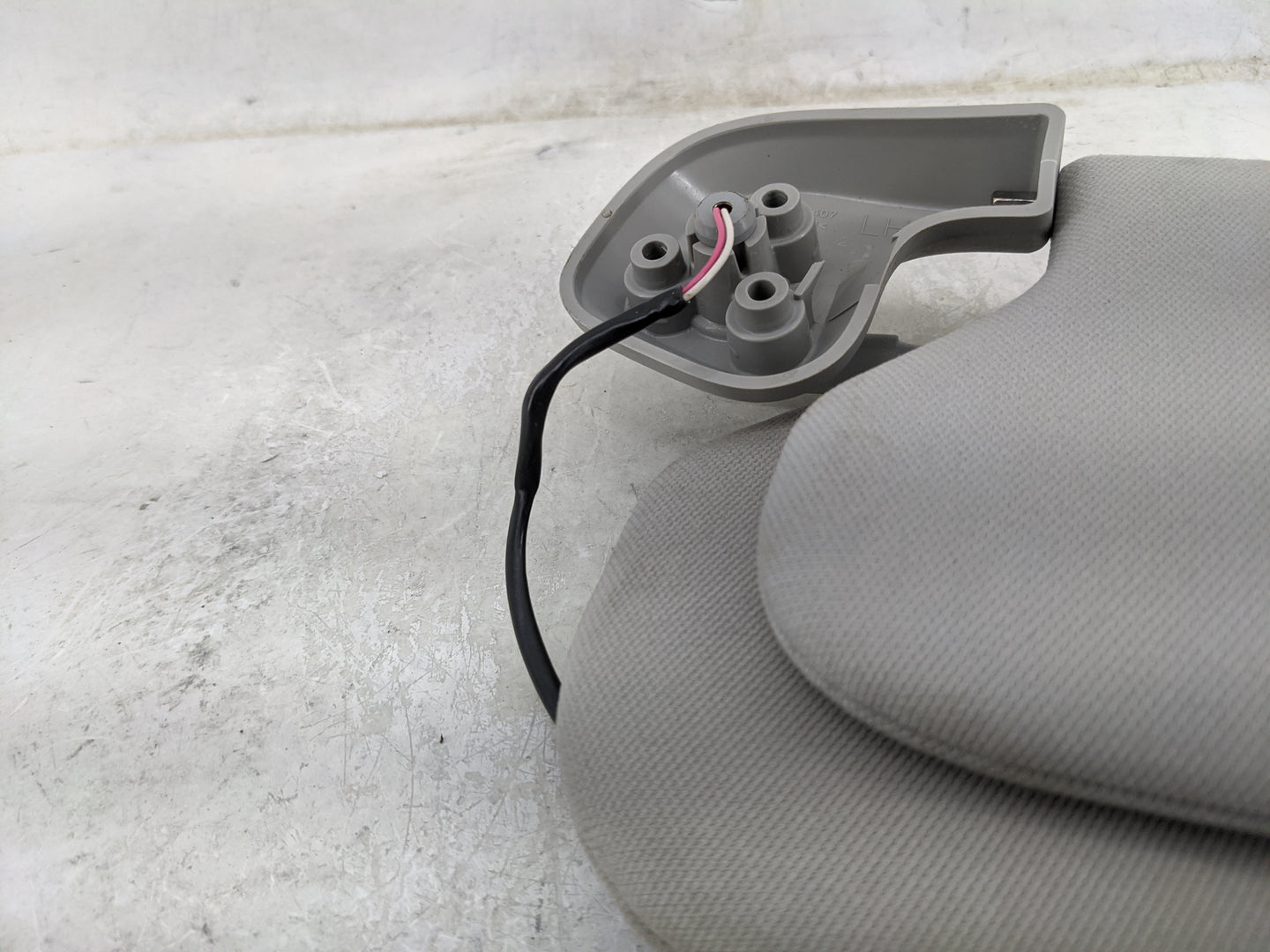 2006 Lincoln Navigator Sun Visor Shade Replacement Driver Left Mirror Fits OEM Used Auto Parts - Oemusedautoparts1.com